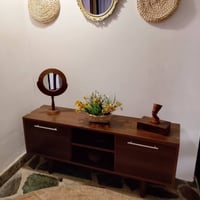 ميز تلفزيون • خزانة