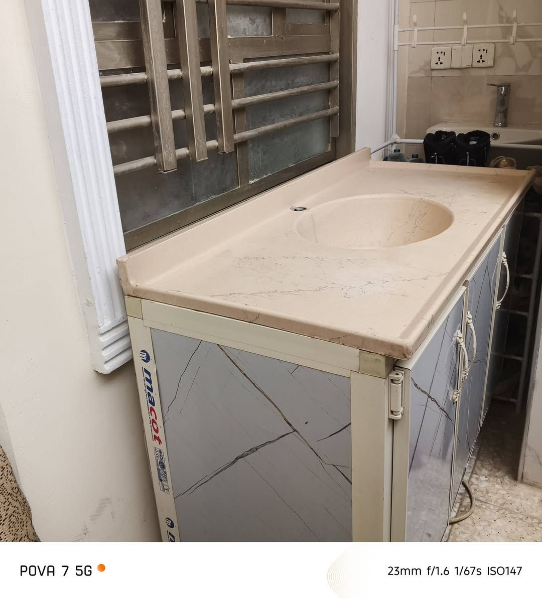 من رخصه الادمن كونتر 3قطع سنك مرمر
مابي ضرر السعر 200الف الاتصال على الرقم 
***********
