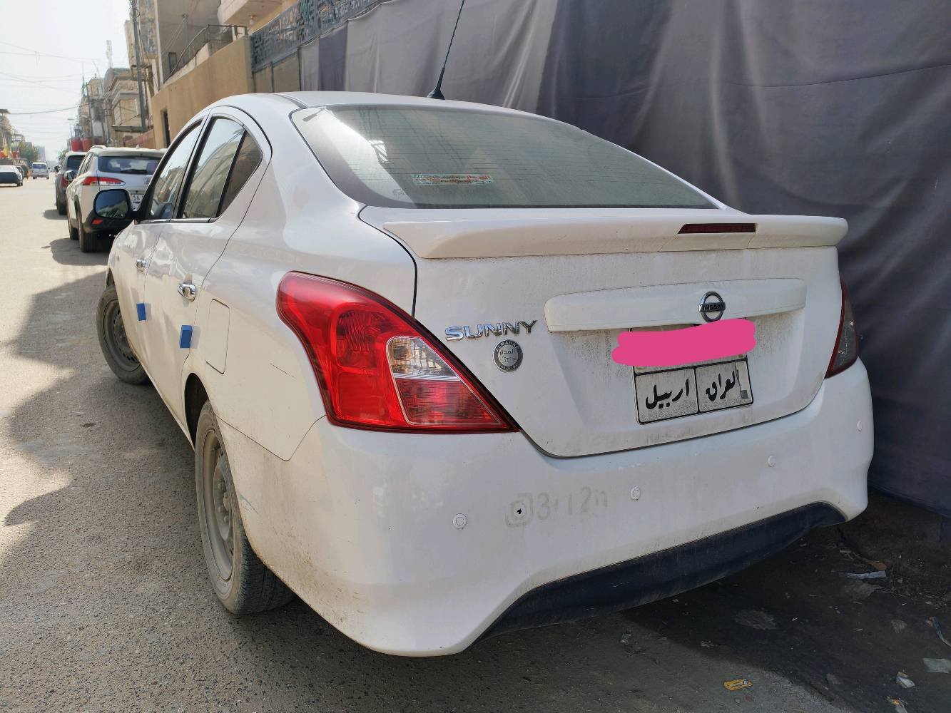 سيارة نيسان سوني موديل غير محدد للبيع. اللون أبيض، وحالتها تحتاج إلى بعض التصليحات كما موضح بالصور. سعر مناسب مع إمكانية التفاهم في السعر.