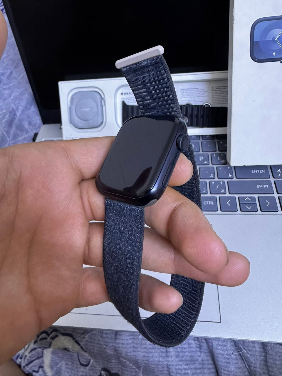 السلام عليكم
 وتش سيريس 9 بطارية 94 الساعة كاملة وية ملحقاتها وكارتونة مع سير اضافي بيها كم شخط بسيط ممبين ولا مأثر 
السعر 295 وبيها مجال
المكان بغداد البنوك


**إذا كنت صاحب هذا الإعلان وتريد حذفه لأي سبب، رجاءا أرسل رسالة إلى الدعم الفني**