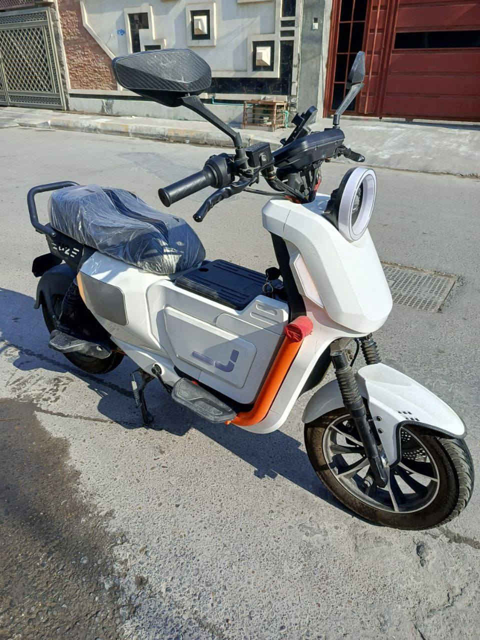 🚲 دراجة شحن U2 للبيع
🔹 الموديل: 2026
🔹 اللون: أبيض
🔹 البطاريات: 6 بطاريات
🔹الملف: 2,000 واط حقيقي
🔹 نضام بك 4 نمر

🔹 الحالة: جديدة
🔹 الاستخدام: أقل من شهر
📍 المحافظة: الأنبار – الفلوجة
📞 للاستفسار: ***********

⚠️ملاحظه: كهربائيات كله شغاله والبريكات هدروليك شغاله خير من الله
