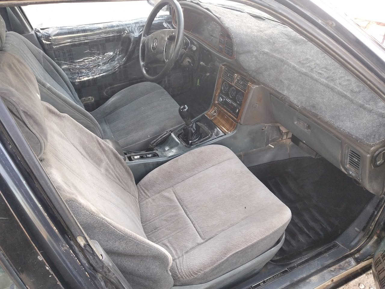 السلام عليكم للبيع سياره دايو برنس  مديل 92 رقم ذيقار سنويه عضم مشروع وطني ماصاقطه تحويل مباشر اي محافظه محرك حجم 1800 كير عادي محرك اوكير جدد حداديه جديده تخم تاير جدد كهربائيات شغاله السعر 20 ورقه التواصل اتصل *********** واتساب نفس الرقم العنوان دوانيه قضاء الشاميه
