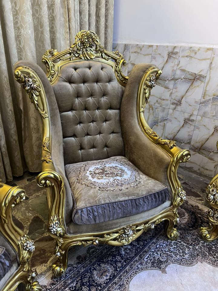 تخم مصري خشب زان اصلي عشر مقاعد مع طبلات مرمر نظيف مكانه المنصور***********
