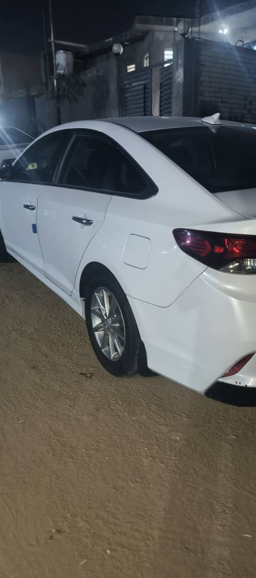 هونداي سوناتا 2019 وارد امريكي فول مواصفات من عدى الفتحه تبريد ثلج كير محرك شرط بيه تبديل باب العبري وره السايق وبيه طخات بصيطه المكان نجف السعر 110وبيها مجال انا مكلف بل نشر للستفسار اتصل علي هاذه الرقم: ***********
