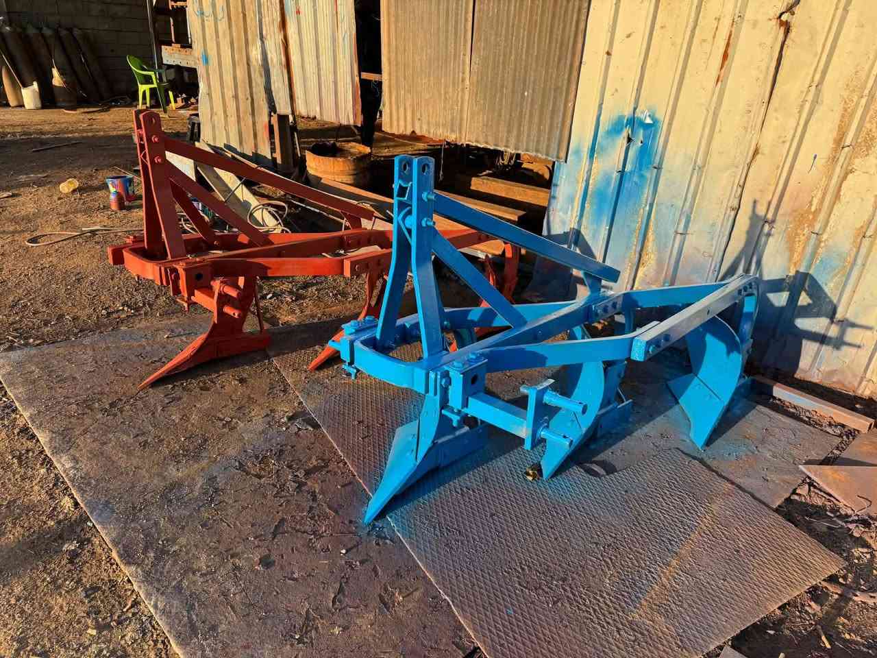 سلام عليكم للبيع معدات زراعيه فدان خرماشه مرازه معدلان ديج  كلشي يتوفر في معمل وحداده النعيمي للمعدات الزراعيه بأدارة عبادي النعيمي *********** *********** يتوفر توصيل جميع محافظات العراق
