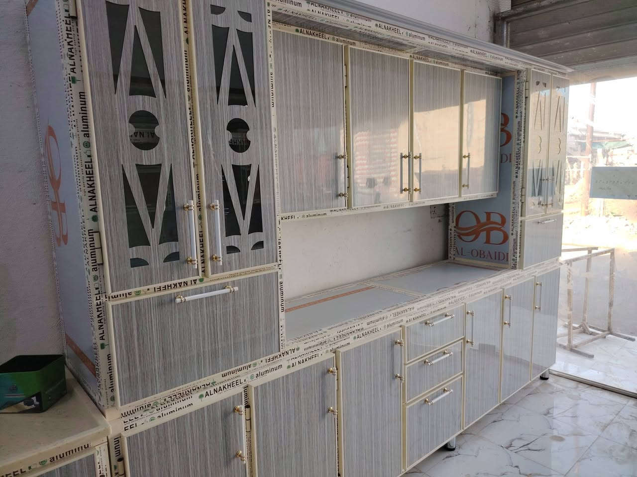 كاونترات ٣ متر سنگ متر ونص
تزكام شغل درجه اولى
***********
