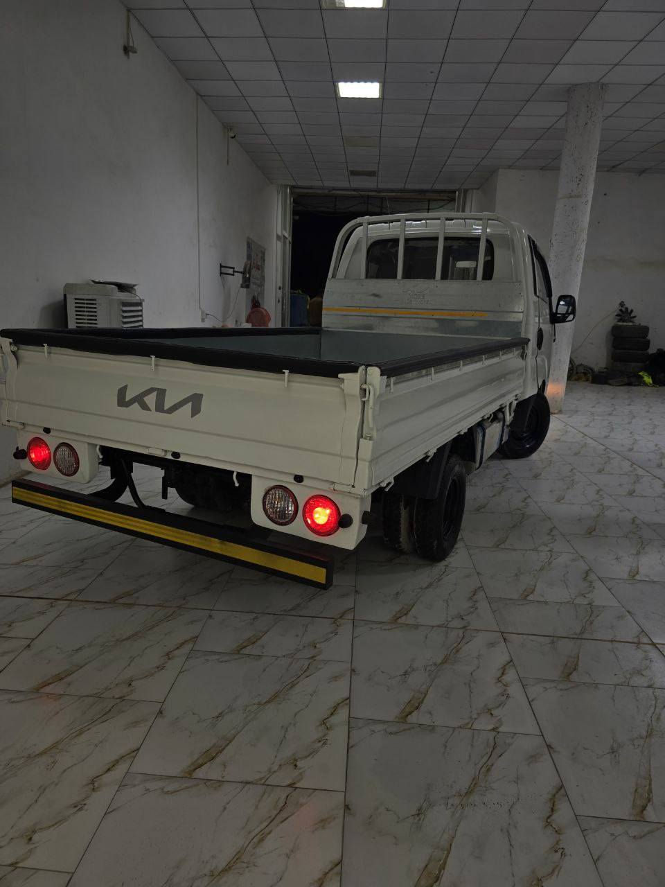 السلام عليكم سياره كيا للبيع تعمير جديد 2014 تحويل ثاني يوم صبغ عام للجماليه بدون حادث ولا تبديل تفاصيل للاتصال  ***********
