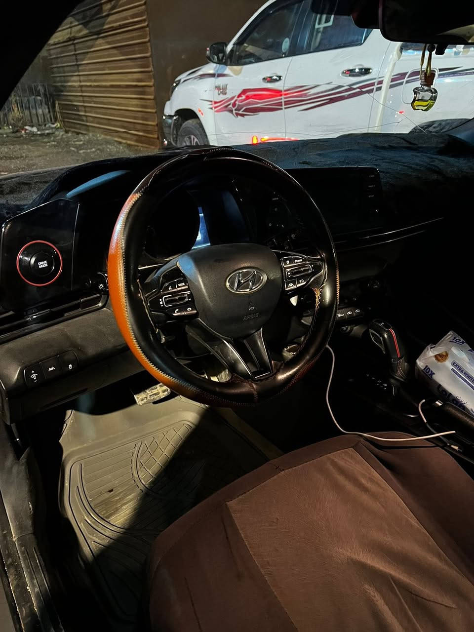 سلام عليكم النتره وارد امريكي مديل 2022اين لاين محرك تيربو 1600 ضربتها جاملق وبنيد معروفه موصفات ال Nماشيه 84الف السعر 130للستفسار ***********
