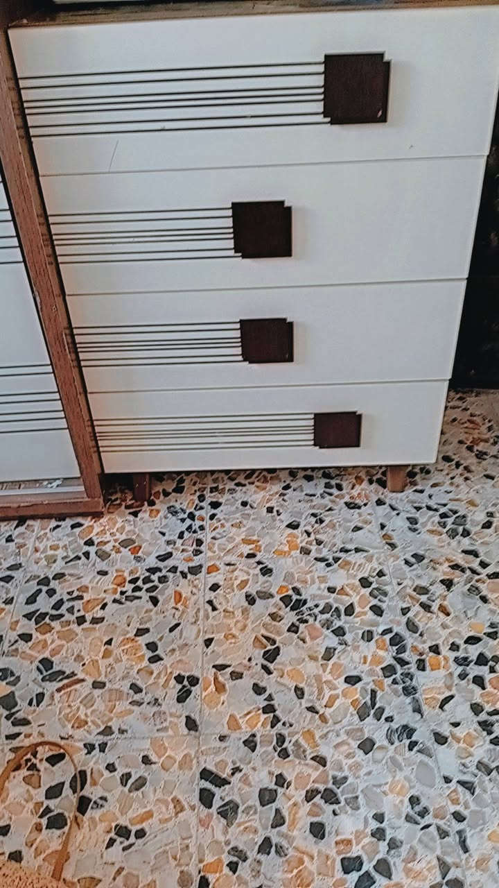 السلام عليكم غرفه للبيع 8قطع وصوميه وياها نضيفه كلش مثل ما واضح بالصوره سعرها ٥٥٠ وبيه مجال ملاحظه الكنتور يحتوي على جرارات داخل الكنتور عنوانها بغداد البنوك قرب مستشفى الشعب العام


**إذا كنت صاحب هذا الإعلان وتريد حذفه لأي سبب، رجاءا أرسل رسالة إلى الدعم الفني**