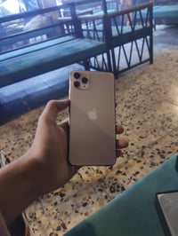 ايفون 11 برو ماكس جهاز اخو الجديد نظافه 100% ذاكره 256 بطاريه 96 سعر 3...