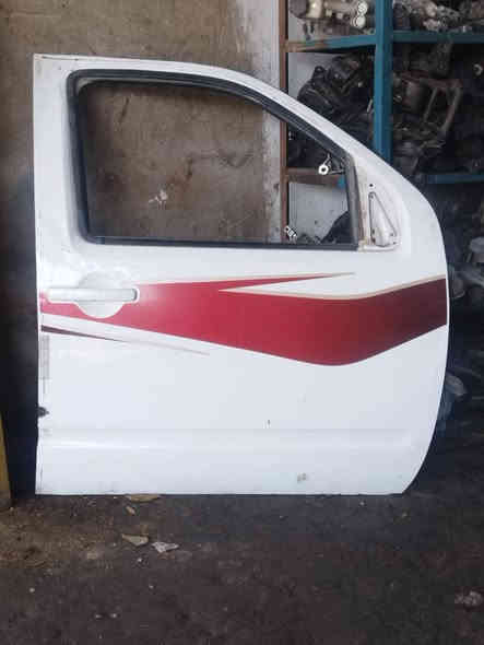 جميع قطع غيار نيسان نيفارا للاتصال *********** البصره صناعيه حمدان
