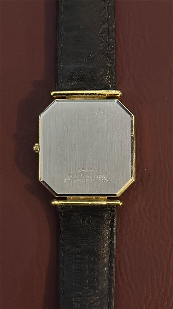 Gruen Precision | گروين بريسشن
قطر الساعة 32*36
نظافة 99% غير ملبوسة تقريباً 
طلاء ذهب صافي
الساعة تحفة نوادر


**إذا كنت صاحب هذا الإعلان وتريد حذفه لأي سبب، رجاءا أرسل رسالة إلى الدعم الفني**