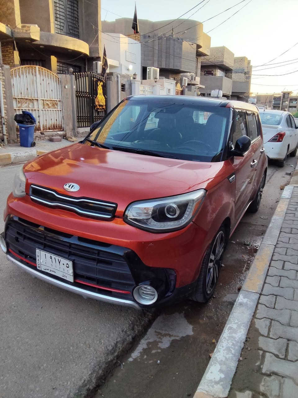 كيا سول (صول) 
موديل 2018  بابل 
فول مواصفات
بنوراما
بصمة
شاشة كبيرة 
كشنات كهرباء السايق والصدر
كشنات جلد + هيتر اربعتهن
ستيرن تدفئة
سستم دمام هارمن + الوان
منظومة زنون ابلادي عالي وناصي
لد امامي خلفي
وضع سبورت 
محرك سبورت تيربو 1.600
وارد امريكي 
الضرر 
جاملغ وبنيد  صور الحادث بالمنشور 
ماشية 65 ميل

السعر 115 
مكان السياره. ديوانيه
للستفسار. 
***********
