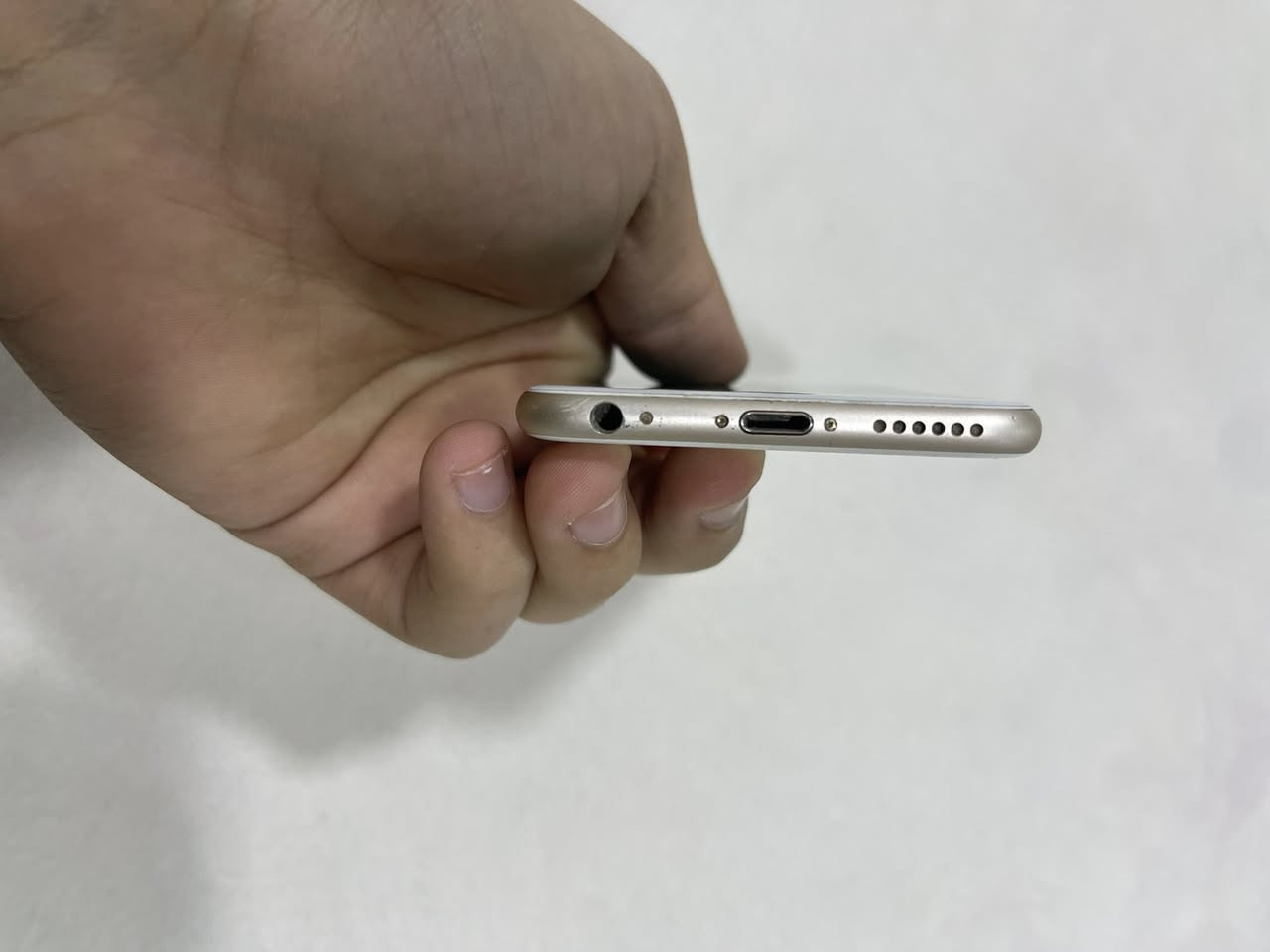 ايفون 6s جهاز نضيف يخبل مبدل بطاريه بطاريته ٩٣ كلش حلوه بل شحن متصرف بصمه شغاله الخط شغال كلشي شغال سعر ٥٠ وبي مجال عنوان / بابل مركز *********** فقط واتساب
