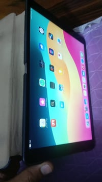 آيباد ١٠ برو • نضافه ٩٠% • حله سياحي