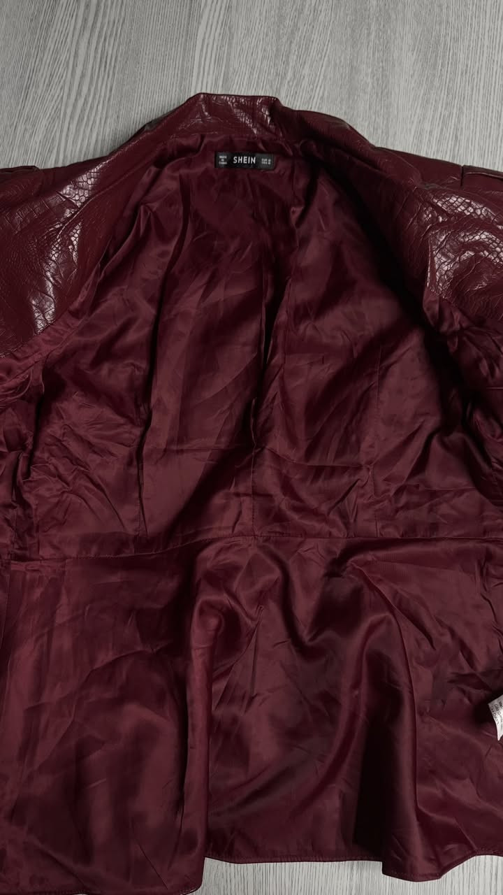 اللوووون🔥🔥🔥
هاي القطعه جلد اصلي ماركة SHEIN اصليه

لونها قرمزي شكله رهييب كلش

القطعه كلش نظيفه
نسبة نظافتها 99% فقط تحتاج كوي

قياسها M

سعرها 25 الف


**إذا كنت صاحب هذا الإعلان وتريد حذفه لأي سبب، رجاءا أرسل رسالة إلى الدعم الفني**