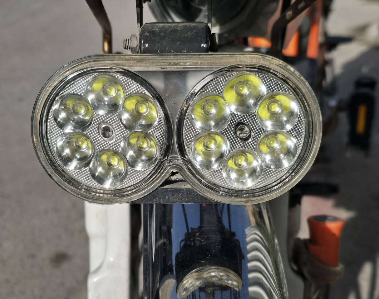 دراجة شحن حجم ٢٠
٣ سرع 
الدراجة مرتبة وخير من الله 
تشغيل من السويج صافرة انذار قفل فتح سويج هم 
لايت امامي ثلجي 
ستاند تليفون 
خلفي اشاير 
السعر ٢٣٠ 
الاتصال 
***********
