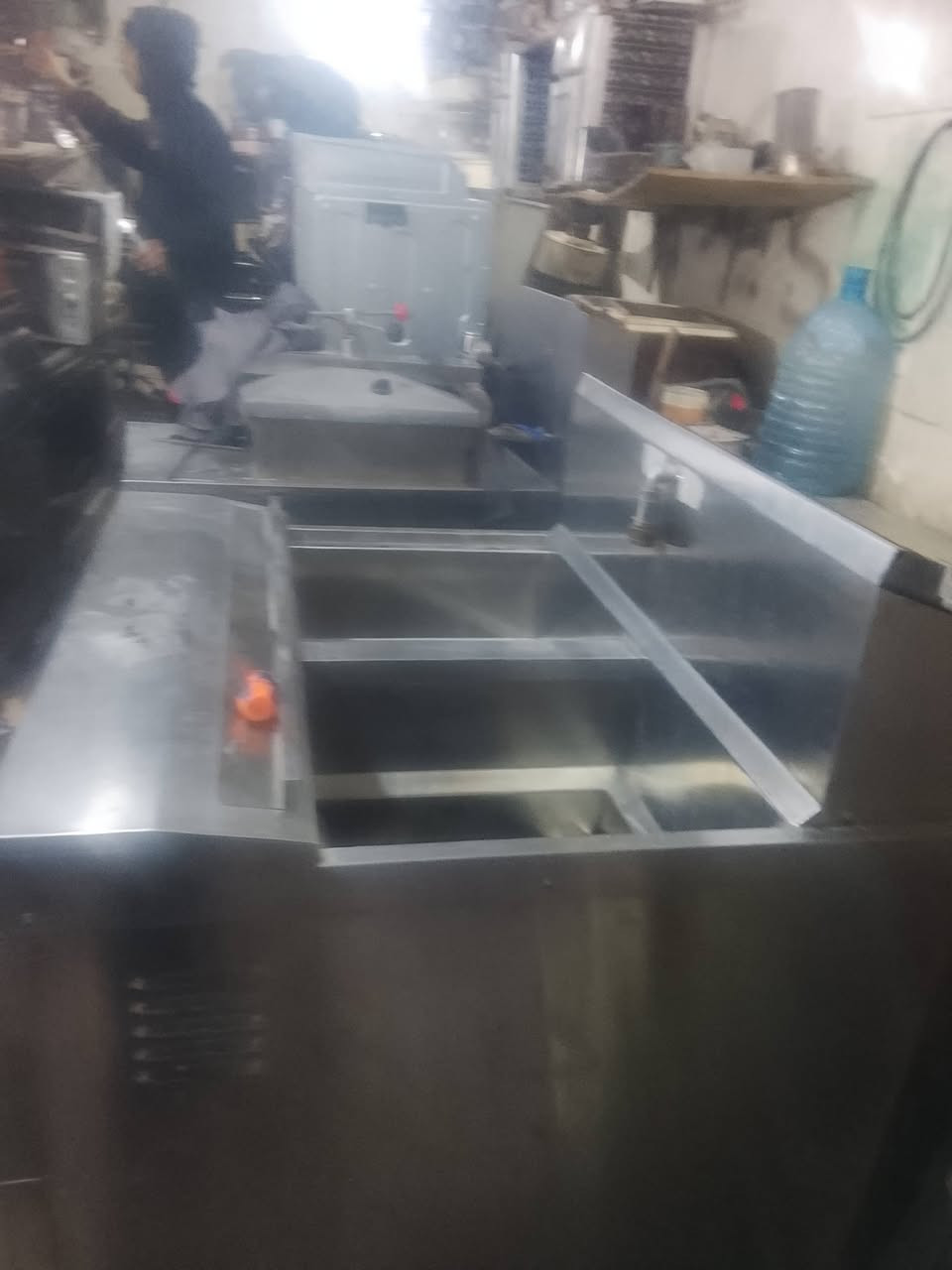 ورشه رائد العبيدي تصليح كافه انواع طباخات وصوبات النفطية والكهربائية والغازية ومكان المطاعم ومبردات والكنفيرات الرمادي التأميم القادسيه الثانيه مقابيل صيدليه الخليج العربي ***********واتساب
