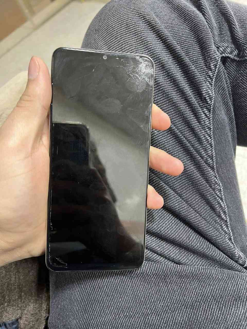 للبيع جهاز ريلمي 53sاب 60الف الضرر فقط شاشه وكع مني وحتركت ربع الشاشه شاشته اب 30الف ذاكرته 128العنوان تكريت القادسيه***********

