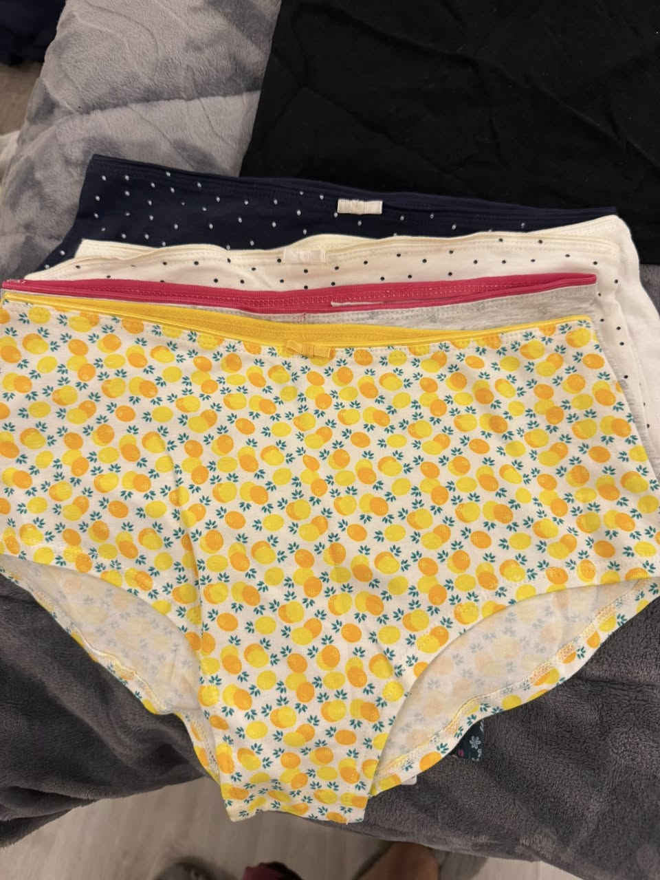 كلها ماركات اصلي
القطعه على 5


**إذا كنت صاحب هذا الإعلان وتريد حذفه لأي سبب، رجاءا أرسل رسالة إلى الدعم الفني**