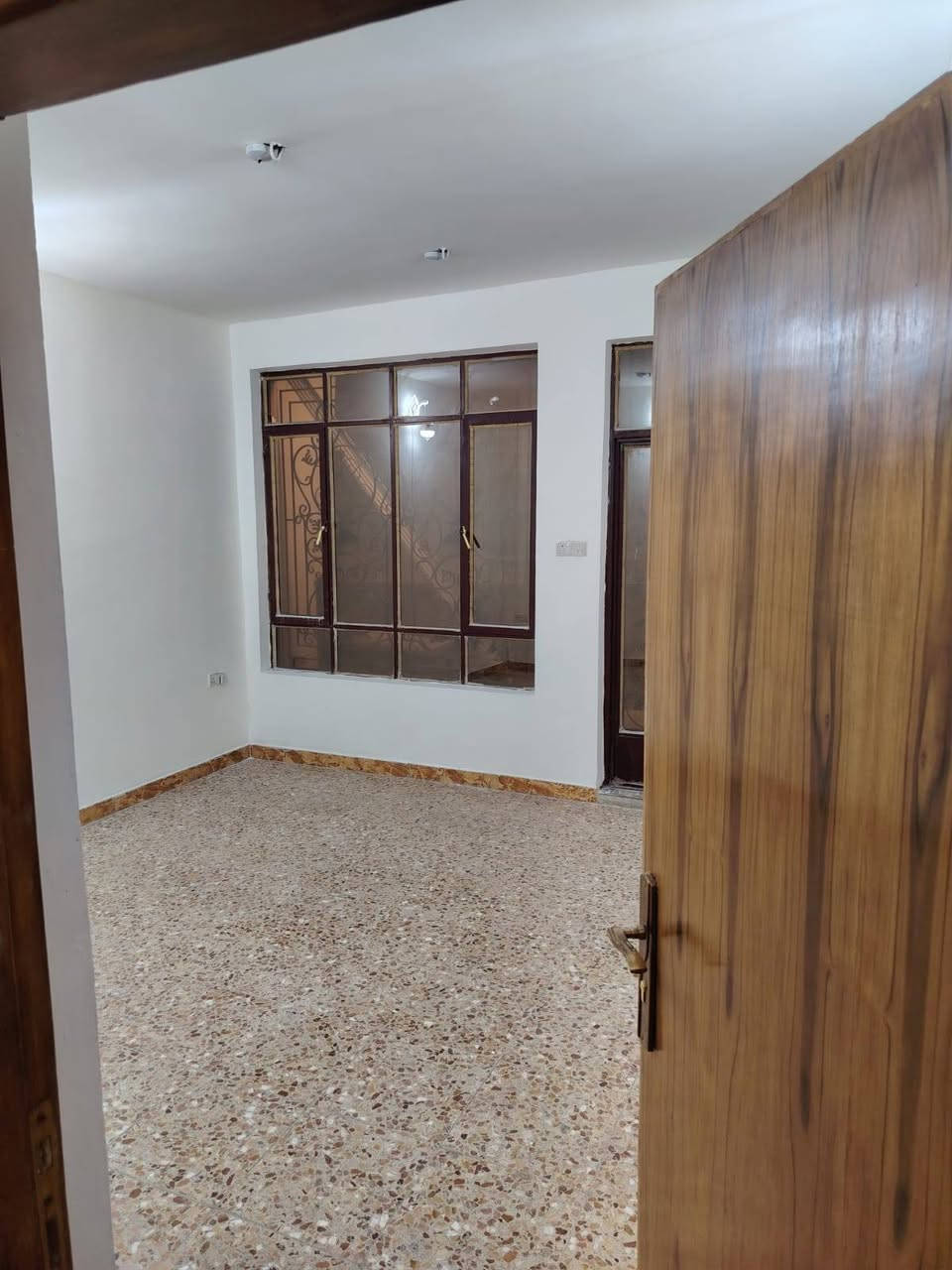 بيت ٣ غرف يم كنيسه مار،يوسف سعر مليون كراده،اتصال ***********
