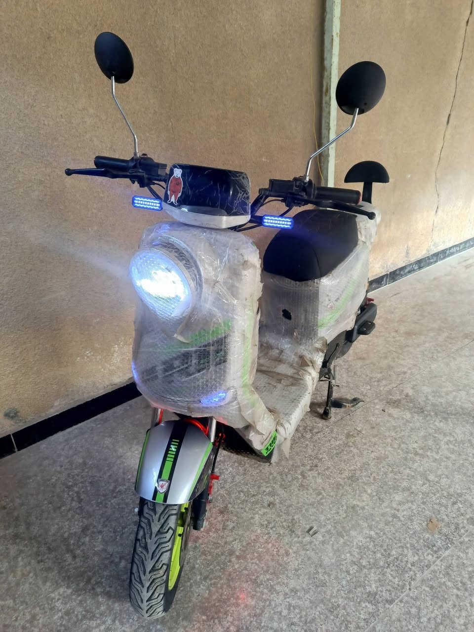 سلام عليكم
دراجه شحن R11 لونين رصاصي واخضر 

 موديل 2024

دراجه مستخدمه بس نظيفه ومهتم بيها 

نظيفه ومابيها عطل 

شاشه تحديد العطل 

اشاير ايمن ايسر دبل اشاره كله شغال

هورن بك R 

 اللايت شغال بالاضافه الى النشرات

مكان شحن هاتف USP 

 وياها مرايات 

شاحنه اصليه ونلي 

بطاريات اصليات ونلي 

تمشي بالشاشه 99 

بالحقيقي تمشي ٧٠ بس سريعه 

٥بطاريات الاصليات  

الشاحنه مالته شغاله الاصليه ونلي 

بصمه وكرت ودبل سويج 

نمره٤ 

السعر800وبيها مجال بسيط

العنوان : البصره الجبيله

للاستفسار واتساب ***********
