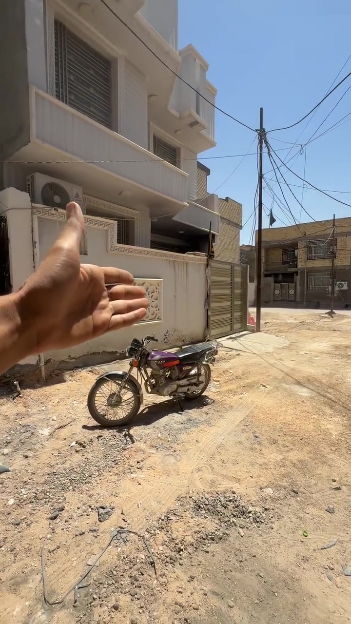 للايجار بناء جديد شقة طابق ثاني اجارها 350الف إلا ستفسار ***********
