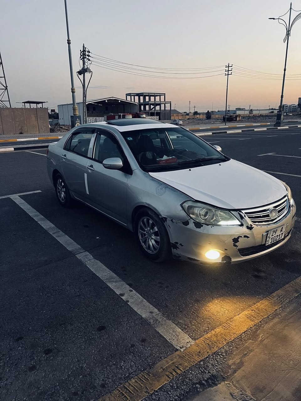 السلام عليكم بي واي دي BYD   G3
موديل 2013 رقم انكليزي مشروع وطني
 ( تتحول ب اي مكان )
حادثها جاملغ امامي ايسر مكانها كربلاء 
مكينة جديدة شادها بـ ايدي 
مواصفاتها معروفه 
( فتحة - بصمة - اشاير بـ المري - بصمة ابواب ) 
مكينة وكير بلادي للتواصل الاتصال ع الرقم 
***********
