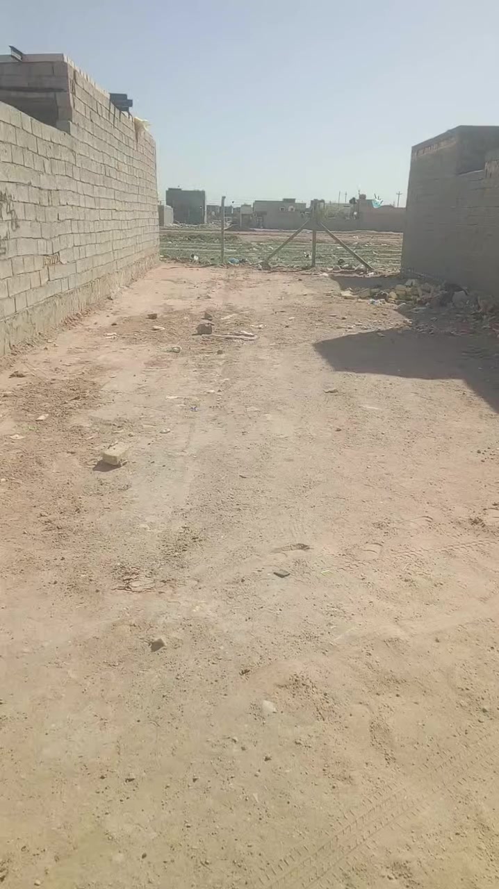 سلام عليكم عرصة للبيع 150 متر عمود 134 تبعد عن شارع 200 متر ب6 ملاين. نص وبيها مجال  ‏‪***********‬‏
