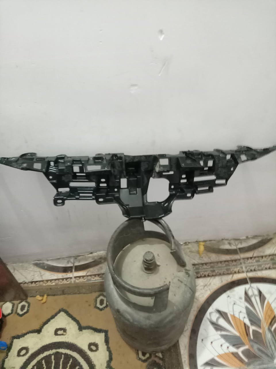 سلام عليكم شباب متوفر غراض كورلا  علامه رادار ام الباركود وباقي الاغراض السعر 200. رقمي ***********
