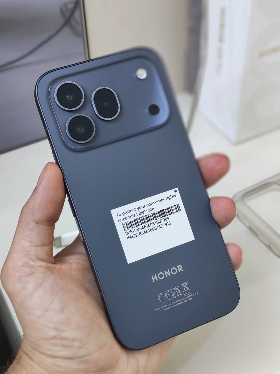 Honor 600 pro | هونر 600 برو
ذاكرة 512/12
النظافة مستخدم ايام اخو الجديد 
مكان بغداد/الدورة
السعر 950 وبيه مجال بسيط للشراي 
***********
الشراي يتصل  أو يراسلني واتساب ويتدلل
