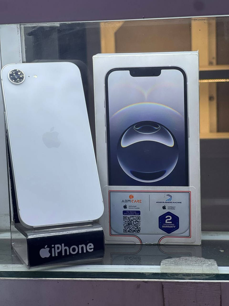 سلام عليكم 
ايفون 16e
لون ابيض ضمان ABM
مستخدم قليل مشحون 15 مرة 
كيبلة بعدة ممفتوح الجهاز نضافة كدام عيونكم سعرة 870 وبي مجال ، تواصل ***********
