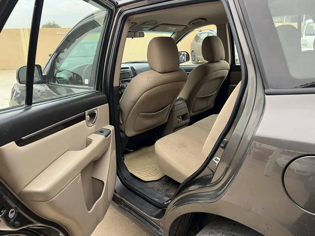 سلام عليكم 
سنتافي للبيع 
موديل2012
كير ومحرك شرط 
السعر 130 وبيها مجال للطيبين 
الرقم ***********
