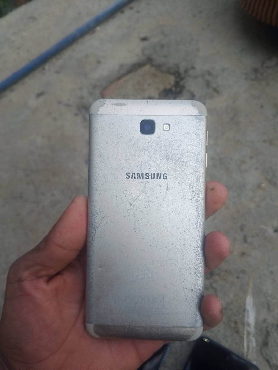 هواوي واي 9 شغال الضهر  مكسور ب70.
انفنكس هوت 40 شغال شرط مضيف ب 90.
كلكسي g7 شغال نضيف ب30.
للاستفسار علق او اتصل السماوه/***********
