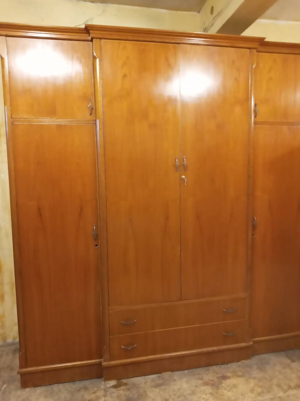 كنتور 4باب ملحق دنك مهوكني شغل ثقيل توصي شرط النضافه العنوان حي الحدباء خلف مرطبات البحرين ت***********
