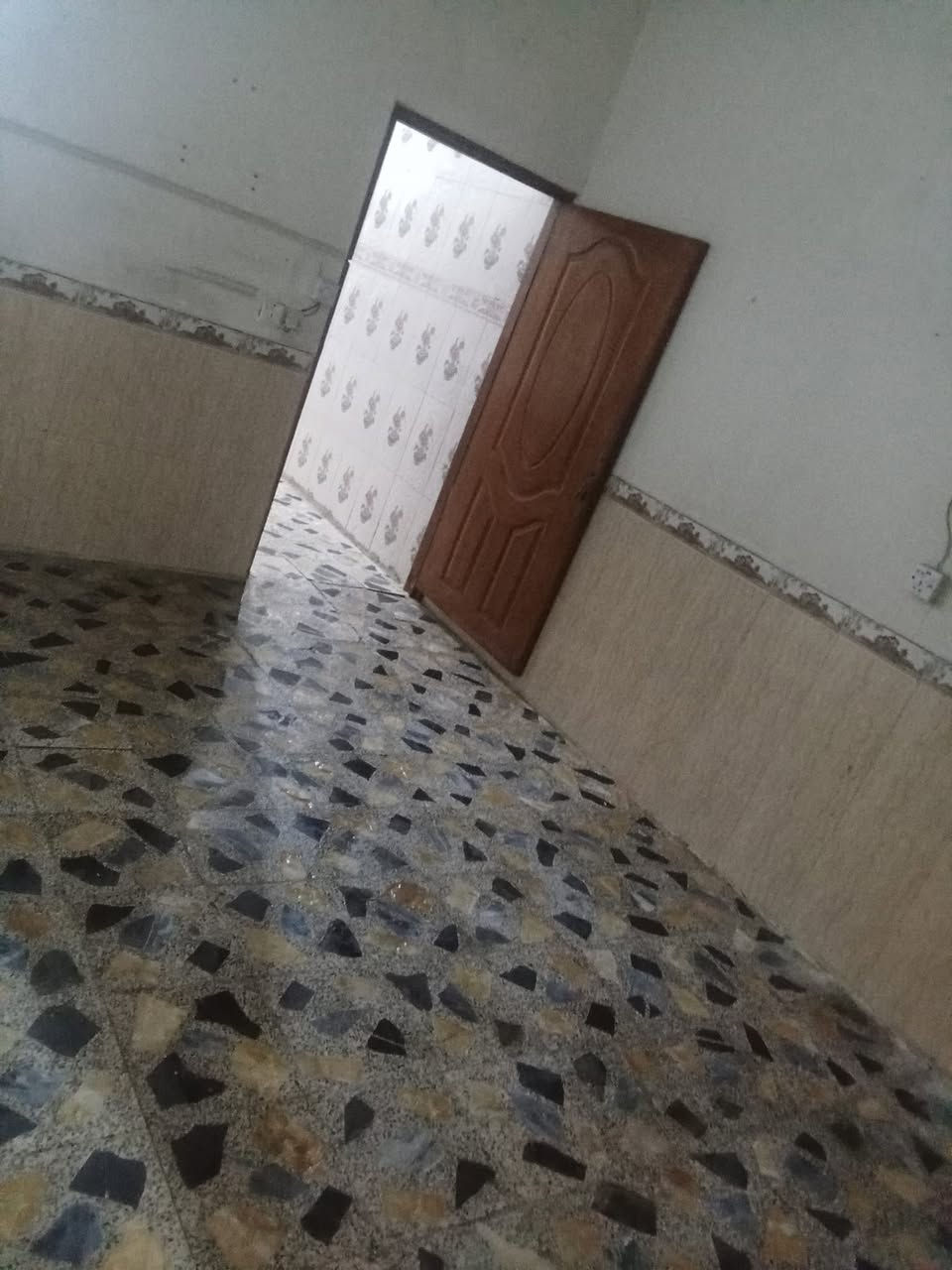 🏠 بيت للبيع في النجف الأشرف
​📍 العنوان
​النجف كوفة حي ميسان قطاع 23 (على شارع 12، صب كونكريت، قريب على شارع الكيات)
​📐 المواصفات (50 متر - طابو صرف)
​مطبخ وصالة ومكشوفة.
​صحيات داخلية وخارجية.
​الملحقات: كاونتر وشافطة وتانكي مع البيت.
​💰 السعر المطلوب
63مليون (مع المجال)
​📞 للتواصل والاستفسار
​***********
