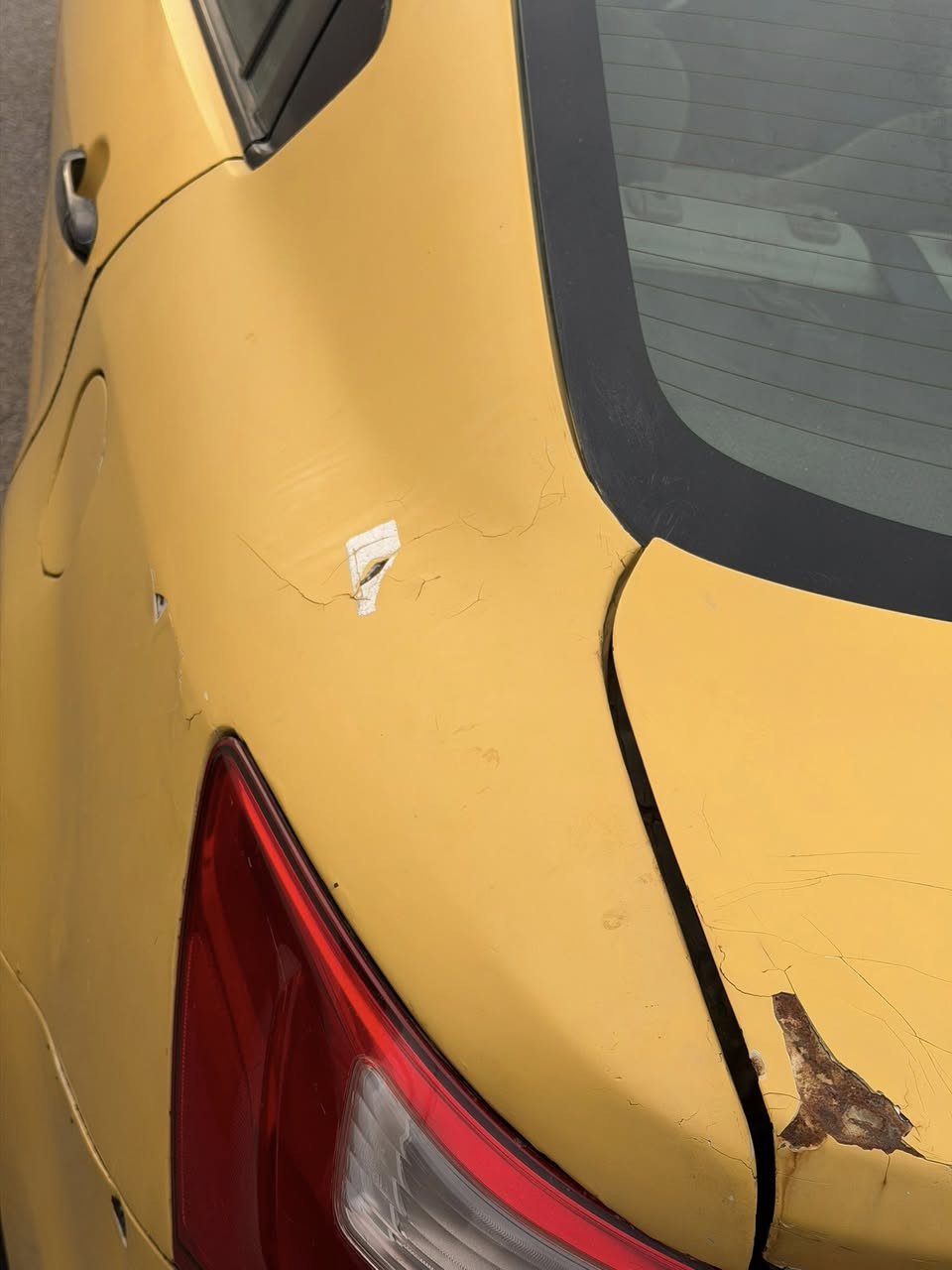 كيا ريو 1600 أمريكي حادث جاملغ خلفي موضح بل صور فقط ماشية170السيارة كاملة السيارة من تخم تاير وحدادية ومكينة وكير. السعر المطلوب 65$وبيهة مجال 
للاستفسار ***********
