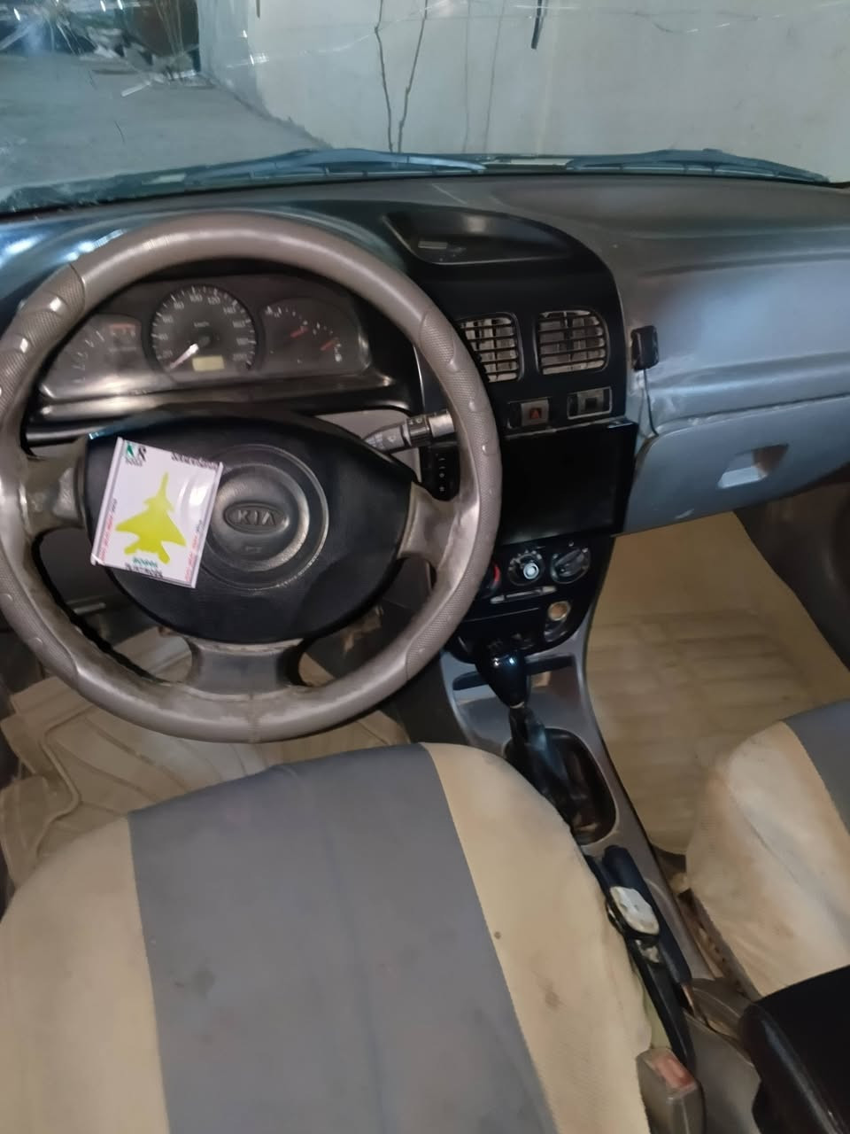 سلام عليكم كيه ريو موديل ٢٠٠٠ رقم بغداد السياره جاهزه وحلوه بيع او مراوس السعر ٣٠ وبيه مجال المكان بابل موبايل ***********
