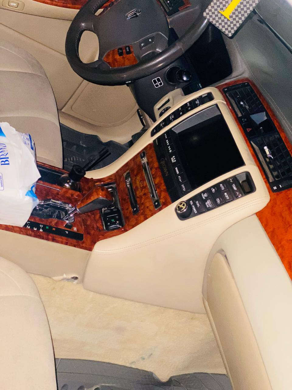 سلام عليكم سياره شاهينه للبيع موديل 2006 ادوات ادوات للبيع كفاله عامه من الكص والصبغ والضربه والزلغ  سياره كارتون اي نقص ما بيه السعر 60 الاتصال ***********
