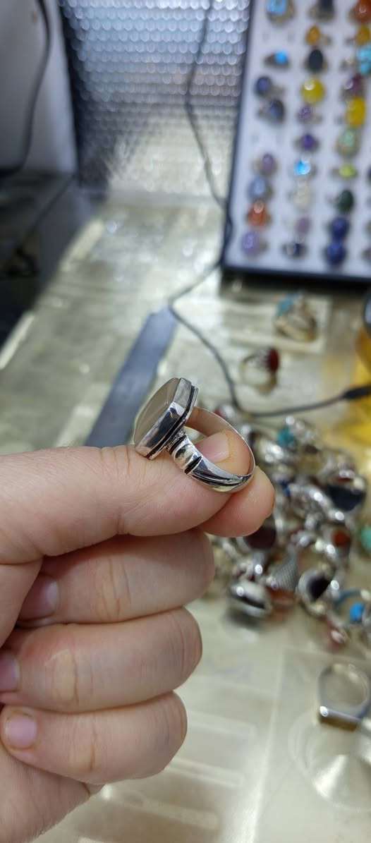 خاتم من العقيق اليماني الابيض فضه عيار ٩٢٥ صياغه يدويه عراقيه قطعه جميله جدا للاستفسار التواصل ع الخاص


**إذا كنت صاحب هذا الإعلان وتريد حذفه لأي سبب، رجاءا أرسل رسالة إلى الدعم الفني**