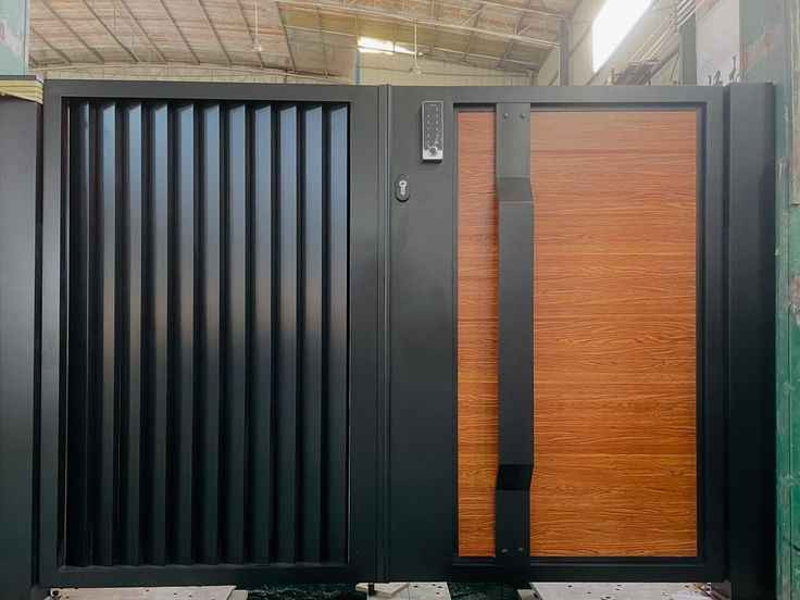 العرض لمدة 4 ايام ب350 الف  فقط
وترجع الاسعار القديمة 
التفاصيل 
باب 2 متر طول
عرض 2 متر ونص … .. سلايت+ طلاقتين حسب الرغبة 
الحديد ثقيل 2 ملم( حقيقي) شرط الفحص
الباب كامل ب350 الف 
البيع مباشر 
■بدون نقل او شد ■ البصرة, العراق


**إذا كنت صاحب هذا الإعلان وتريد حذفه لأي سبب، رجاءا أرسل رسالة إلى الدعم الفني**