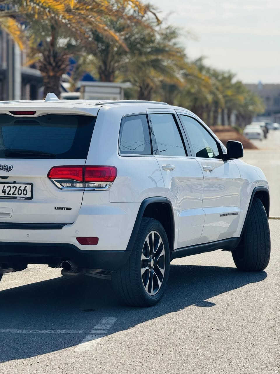 سلام عليكم
جيب 2018 لمتد فول 
جنطه كهرباء 
حساسات خلفيه 
توقف ذاتي 
اشير بل مري 
بصمه 
شاشه كبيره 
تبريد شاشه 
دفع رباعي 4*4
كشنات جلد + مخمل 
فتحة 
فول تحكم ستيرن 
مثبت سرعه 
لايت زنون 
كشن الساق كهرباء 
كامره خلفيه 
ماشيه 85 مايل 
فول بعد بيه هواي موصفات 
مكينه بشرط كير كذالك 
مناقصه برغي 
السياره اصل 18
رقم بغداد بسمي تحويل 
السياره مابيه حادث سرقه كله 
مكانه نجف 
السعر 198 ورقه وبيه مجال 
*********** غير متواجد على الفيس فقط اتصال ☎️
