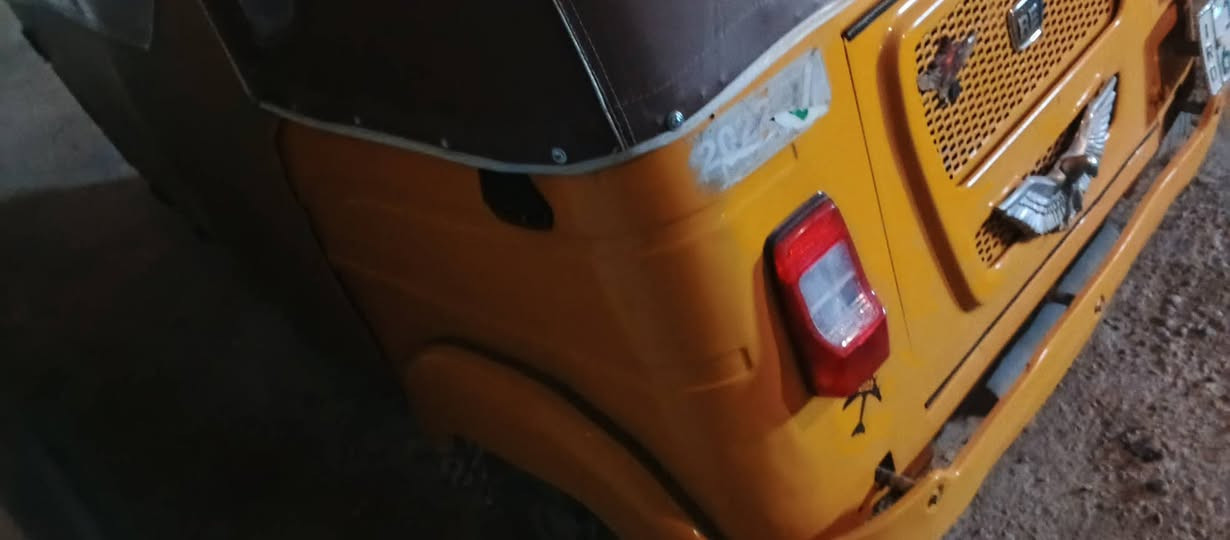 سلام وعليكم تكتك موديل 22رقم وسنويه بغداد مكلف بلنشر رقم صاحبه***********
