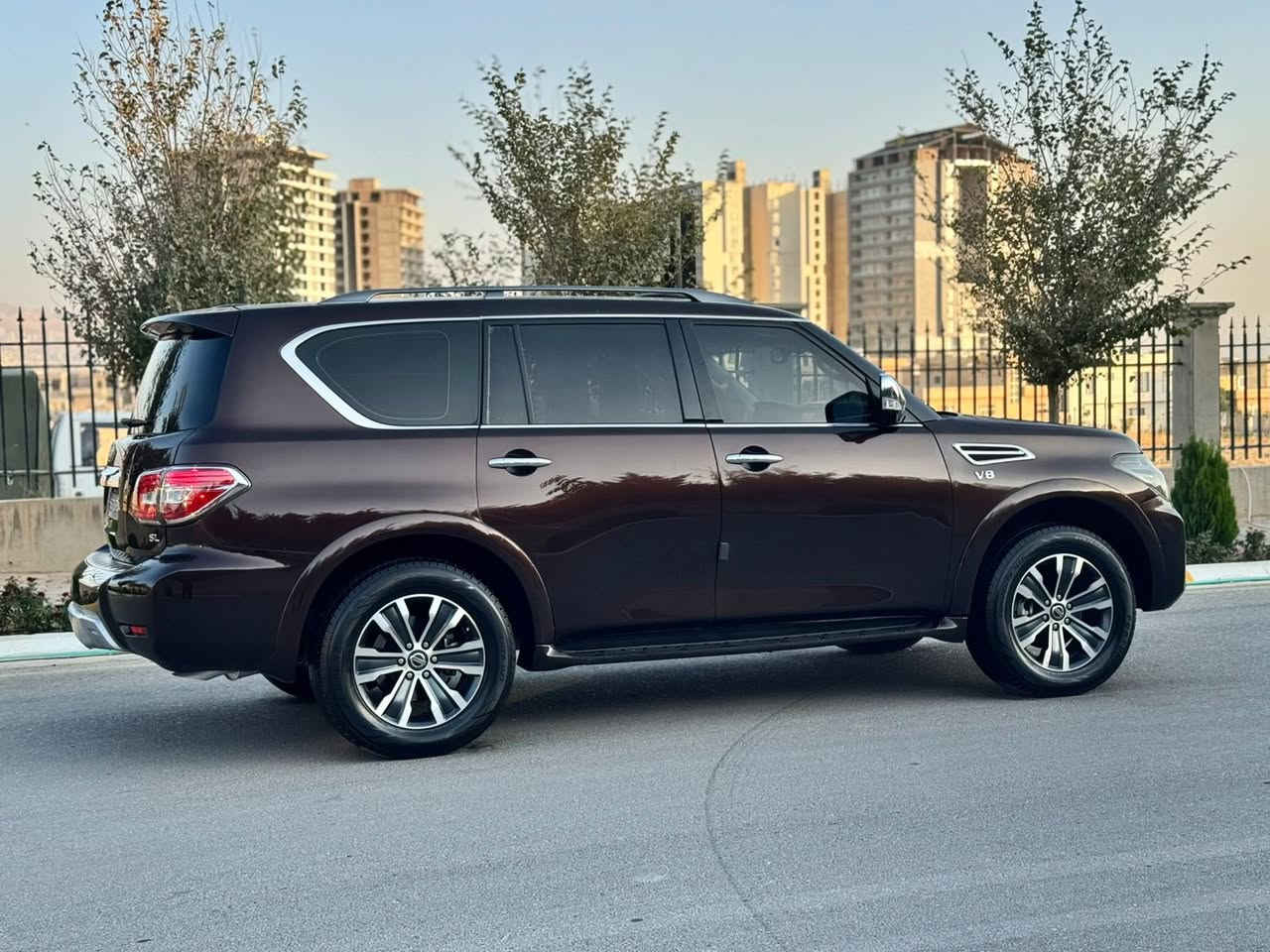 ﷽
‏ NISSAN ARMADA 2017 SL
نيسان ( أرمادا 2017) فول مواصفات SL
فول مواصفات ١/١ پلاتينيوم

◽️محرك ( V8 5.6L ) تمانية سلندر
🔷ماشيه (67 ) الف  حقيقي
🔷سياره فول مواصفات واحد على واحد
🔷محرك _(5.6L)-(v8)
🔹گير محرك بشرط مامفتوح جديد كل على وضع بيلادي

◽️سيارة بيها ( جملغ و باب أمامي عكس سايق صبوغ  ) بدون دواخل بشرط
🔹سيارة جديد حيل حيلوة نضيفة
🔹سيارة داخل و خارج كل جديد كل على وضع شريكة

◽️مواصفات
🔹( بصمة - فتحة - خمس كاميرات - رادار أمامي و خلفي - رادار جانبي - تشغيل عن بعد - صندوق شفت - ٧ راكب - كشنات جلد - كشنات تتفيئة - كشن و ستيرن خزن -تبريد مركزي - حصاص أمامي و خلفي - لايت ليد و زينون - داخل فورميكا -  بعد )

◽️محرك كير  بشرط مامفتوح
سياره حيل نظيفه كلشي علي بلاد لوك
بسميً السنويه بشرط تحويل و خرامه
سياره مابيها دينار مصرف كامل من كل نواحي

◽️نظافه ١٠٠٪؜ كامل سيرفس بدون نقص و بدون مصرف سياره اي نقص مابيها 
4 أيطارات جديدة تاير و ويل بيلادي شريكه 

نفسي يوم /تحويل و كاله حاظر
مكان / داخل سليمانيه🌆

◽️سعر 💵_ 222$
◽️موبايل☎️ /*********** ::: ***********
