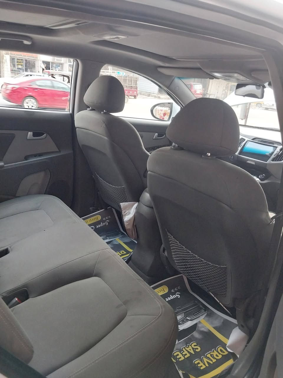 السلام عليكم...سبورتج موديل ٢٠١٤ محرك ٢٠٠٠ دوش... بانوراما شاشه..كاميرا..حساس..مري شفط و اشاره...بصمه..بصمه أبواب..رقم بغداد دولي بأسمي...صبغ ٤ قطع ابيع حزام 
السعر :١٣٥ بيه مجال قليل
مكاني:بغداد الجديده 
للاتصال:***********
