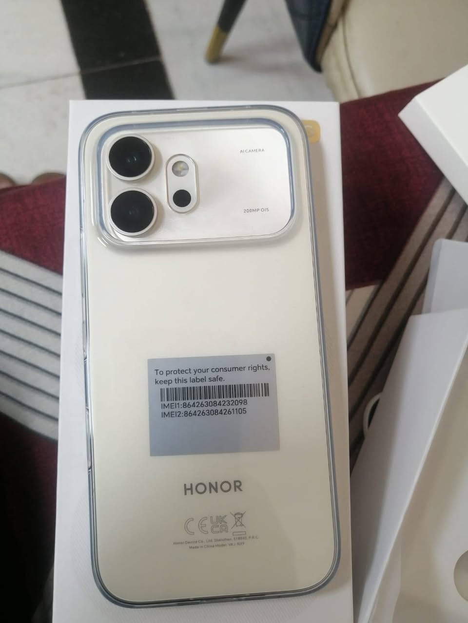 للبيع: Honor 600 5G (بكامل ملحقاته)

• ​​الشاشة: AMOLED بحجم 6.57 بوصة، بتردد 120Hz (سلسة جداً وواضحة تحت الشمس)

• ​المعالج: Snapdragon 7 Gen 4 (أداء قوي وسريع بالألعاب والتصفح)

• ​الذاكرة: [512GB] مع  [12 RAM]

• ​الكاميرا الخلفية: بدقة 200 ميجابكسل مع مثبت بصري حقيقي (OIS) لتصوير فائق الدقة

• ​الكاميرا الأمامية: 50 ميجابكسل لعشاق السيلفي.
​البطارية: ضخمة جداً 7000 مللي أمبير (تطوّل معك أيام) مع شحن سريع 80W

​الميزات: مقاوم للماء والغبار بمعيار IP68/IP69K، ويدعم شبكات 5G


**إذا كنت صاحب هذا الإعلان وتريد حذفه لأي سبب، رجاءا أرسل رسالة إلى الدعم الفني**