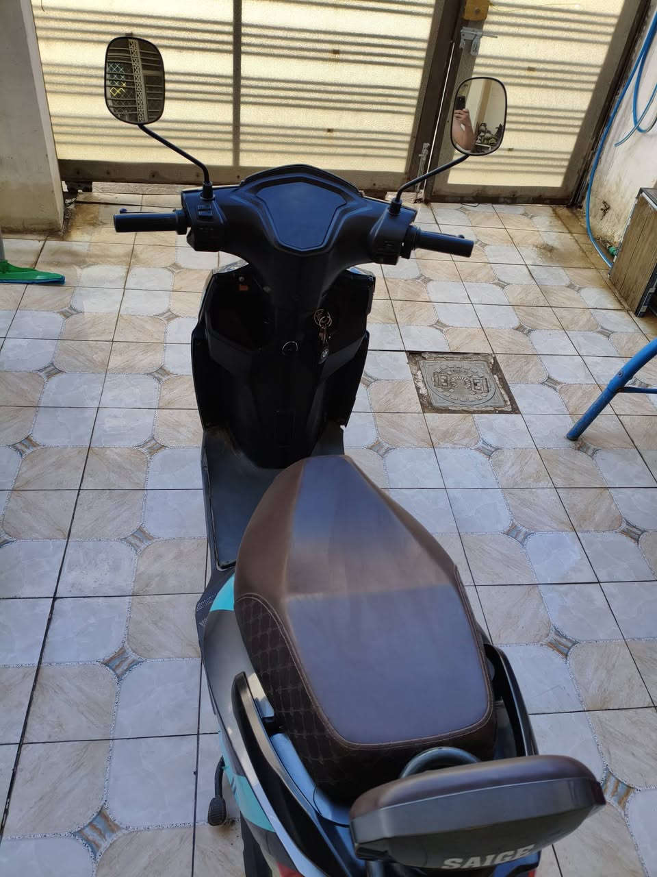 لسلام عليك
دراجة شحن للبيع
ملفها 3000 😯
لايتات عالي و ناصي 😑
بطاريات جدد 
اشاير يمنة و يسرى
بيها سويجين و بصمتين و تشغلي عن بعد 
عنواني بغداد الشرطة الخامسة دوانم 
الي يحب يتواصل هاذة رقمي ***********
السعر 800 و بيها مجال للشراي
* دراجة تجي اشوفها على راحتك ادكلبها تفحص البطاريات على راحتك
