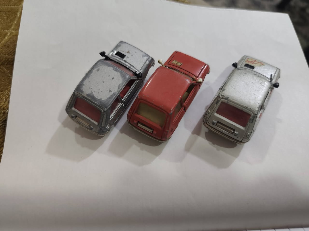 ماجوريت فرنسي اصلي صناعة السبعينيات
Renault 4
سعر الكل 40 الف


**إذا كنت صاحب هذا الإعلان وتريد حذفه لأي سبب، رجاءا أرسل رسالة إلى الدعم الفني**