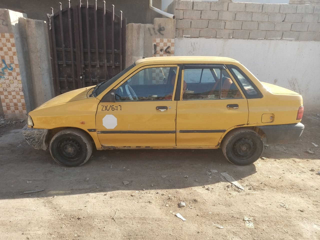 (يالله سياره  سايبه  مديل  11)
(مكينه  كير  حداديه  مكفولات)
(سنويه عظم عاج راعيه مجود مسمسكات رعيه مجوده)
(بس مالي علاقه لابهيئه ولا غرامه)
(مكاني بابل شارع 100)
***********
(السعر 14ورقه بيه مجال)
(شواصي معمره بيه فطر قليل)
(تخم تاير جديد باتري جديد)
(مراوس ترهم
