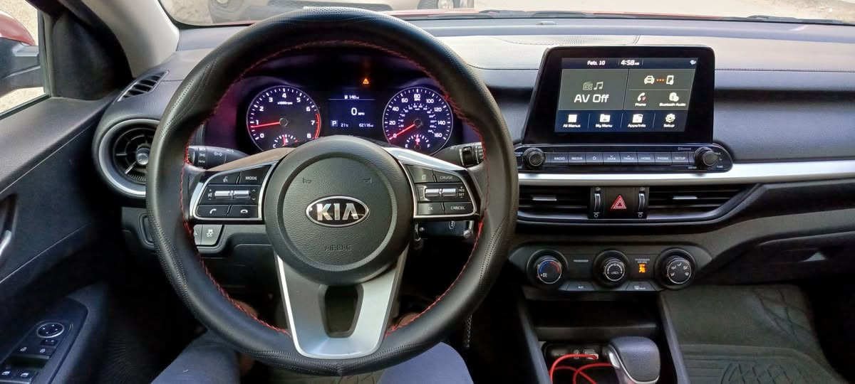 كيا فورتي 2021
ماشية 100 الف     
محرك 2000 دوش
كير مبدل من CVT ال ATM
مواصفات
شاشة 
كاميره
تحديد مسار 
وضعيات قيادة (سبورت-نورمل)
 تحكمات ستيرن
وباقي المواصفات
ضربة السيارة موضحة مع السونار بالصور
السعر 135 وبيهة مجال 
للاستفسار ***********
